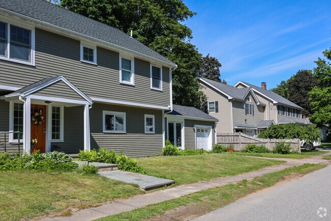 In Hamilton, well groomed front lawns stretch neatly to the street, showcasing the town’s tidy appearance.