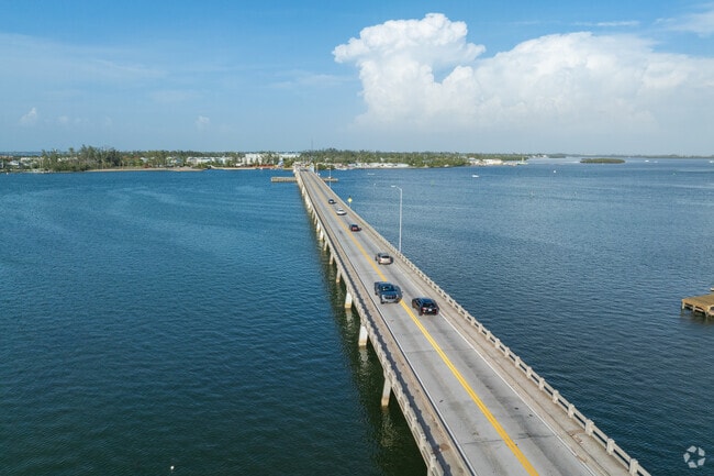 Highway 41 connects South Bradenton to neighboring communities.
