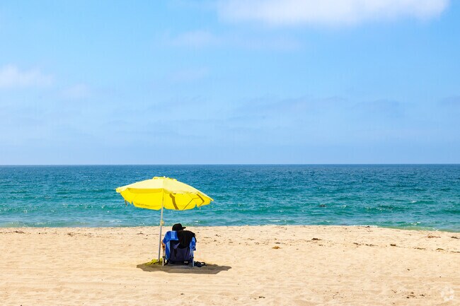 Riviera, CA residents can soak up the sun and surf on Torrance Beach.