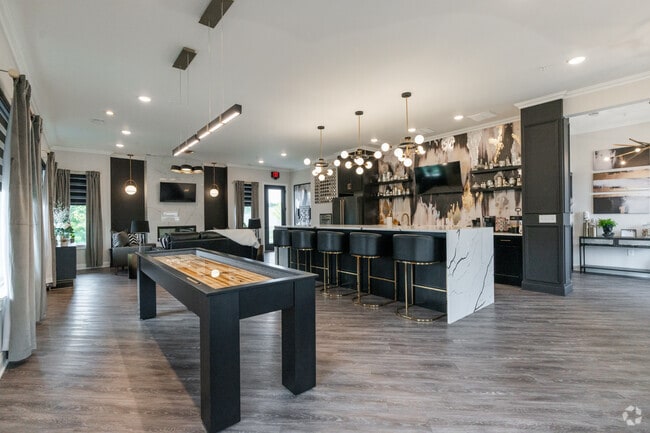 Flats on 10th - Clubhouse