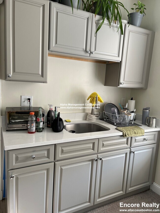 94 Maple St unit 1, Malden, MA 02148 - photo 4