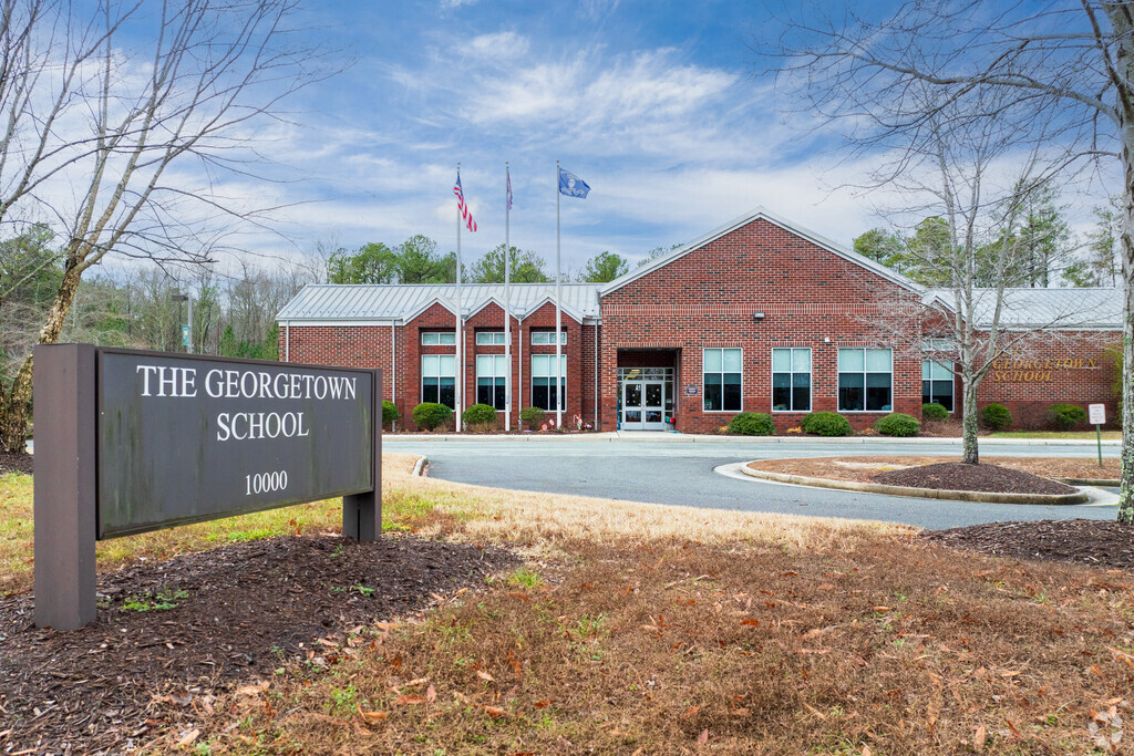 Entrance to The Georgetown School.