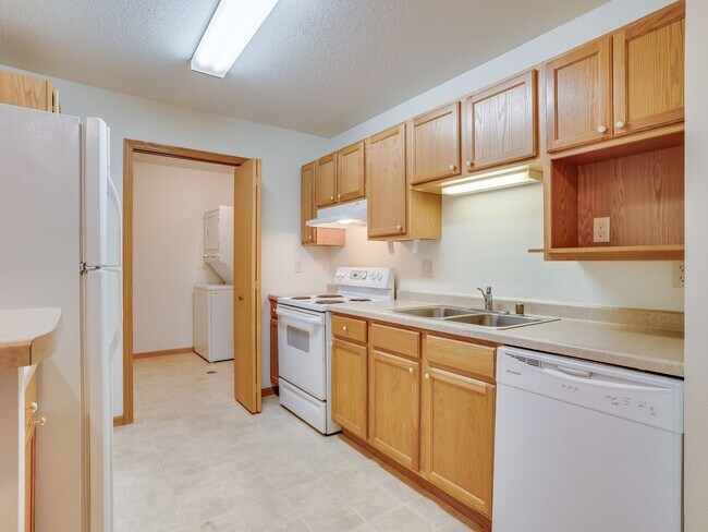 Pine Ridge Apartment Homes - 135 Marcou Rd, Onalaska, Onalaska, WI 54650 - photo 7