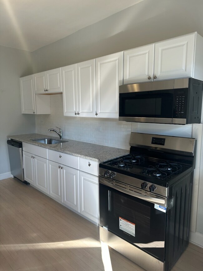 4417 N Paulina St unit 4421-2, Chicago, IL 60640 - photo 2