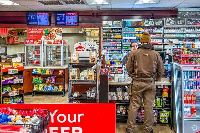 Casey’s in De Soto serves hot pizza by the slice for a quick and tasty meal.