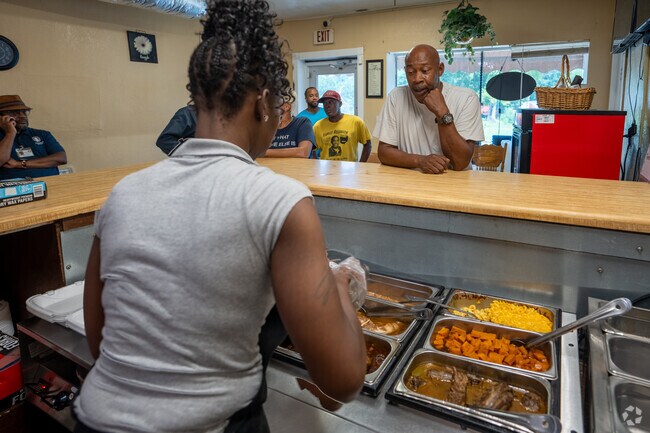 Jasmine's Cafe has all the food you will ever need near South Pratt.
