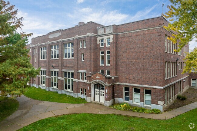 Washington Junior High School serves students in 7th and 8th grade.