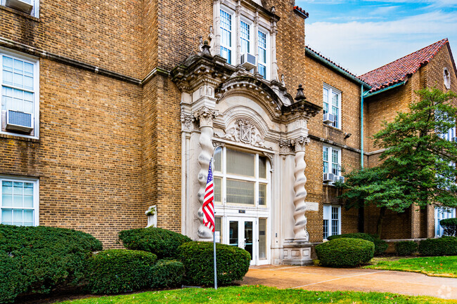 The Shenandoah School provides modern facilities and resources for students.