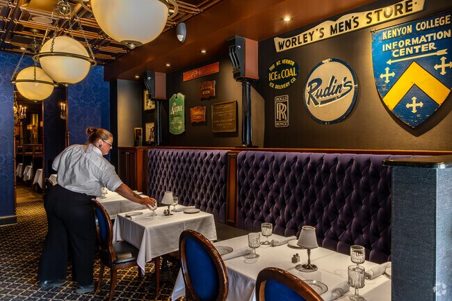 Mount Vernon's 'The Alcove Restaurant & Lounge' delights diners with a fusion of flavor and a welcoming ambiance.