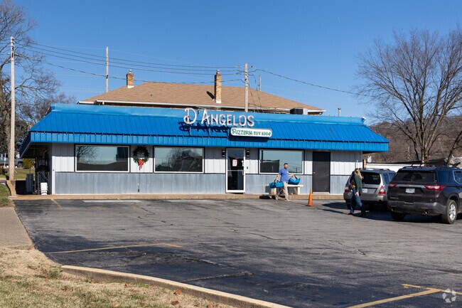 D'Angelos's Pizza is a family-owned and operated restaurant in Pacific, Missouri.