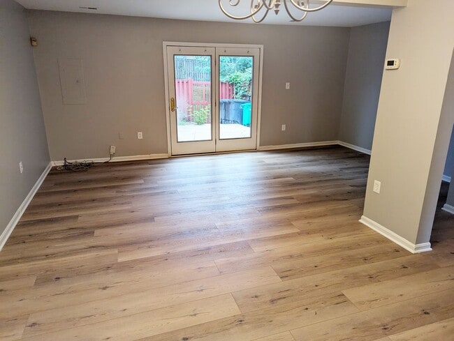 2219 Anvil Ln, Temple Hills, MD 20748 - photo 4