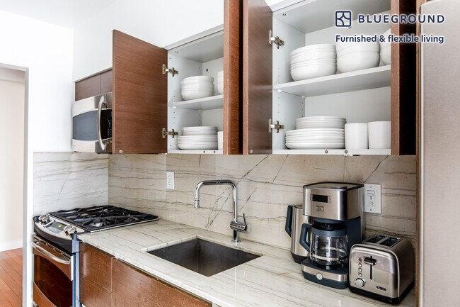 400 E 58th St unit FL8-ID1392, New York, NY 10022 - photo 6