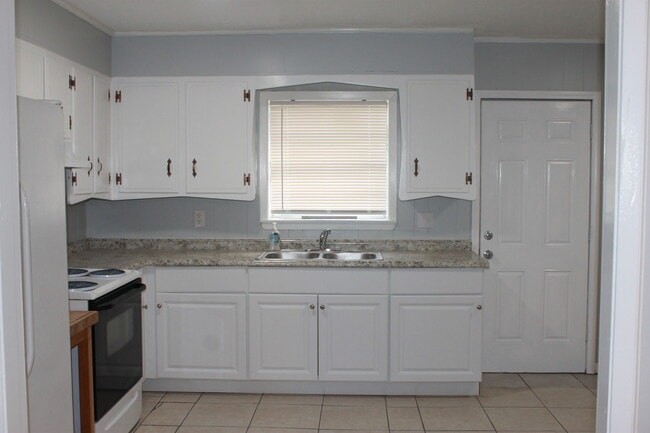 849 Nantes Way, Pensacola, FL 32505 - photo 3