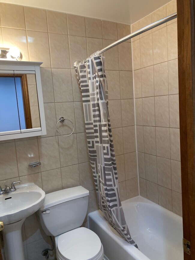 6063 60th Ln unit 3, Maspeth, NY 11378 - photo 5