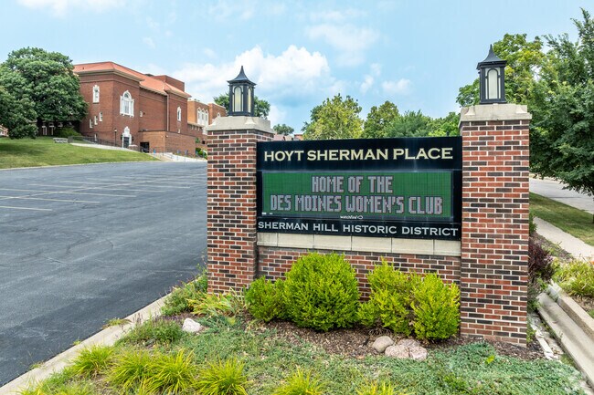 Hoyt Sherman Place hosts several concerts and events every week.