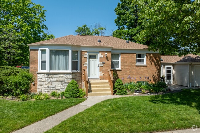 A smaller Flowerfield home is well taken care of.