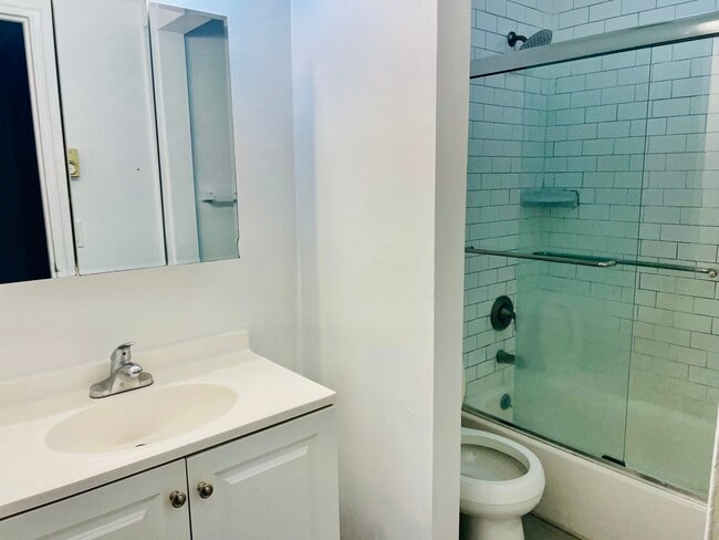 243 W Post Rd unit F, White Plains, NY 10606 - photo 5