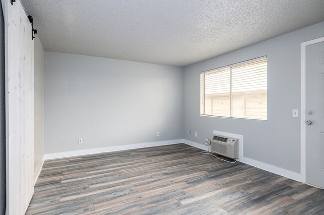 Victory Manor: Leasing Specials! Renovated Units in Pasco!, Pasco, WA 99301 - photo 2