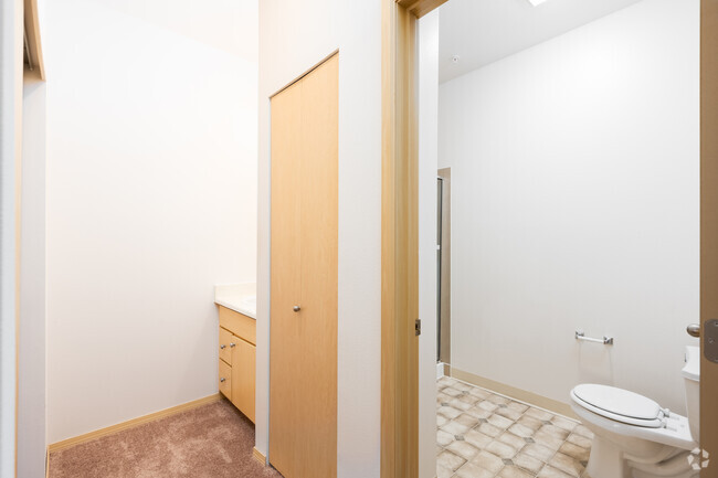 2BD, 2BA - 950SF
