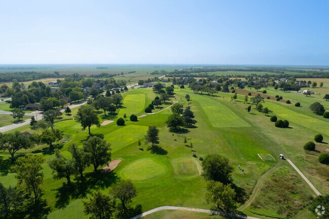 Golfers enjoy Hillsboro’s open landscape from the municipal course’s green fairways.