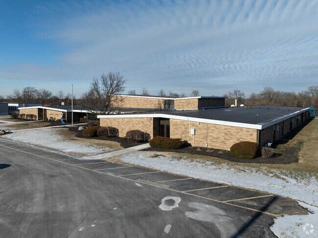 Hunter Elementary School provides education for grades K–5 in Franklin.