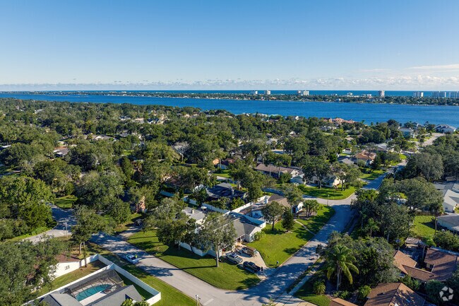 Northbrook offers direct Beach Street access for Ormond Beach amenities.