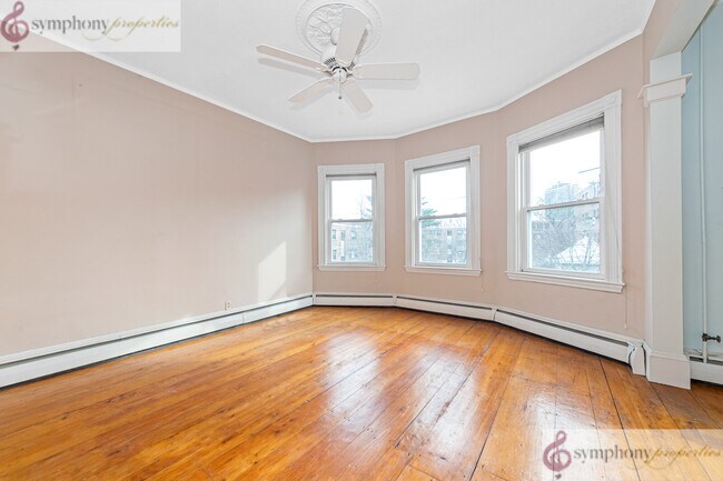 162 Fuller St unit 2, Brookline, MA 02446 - photo 3