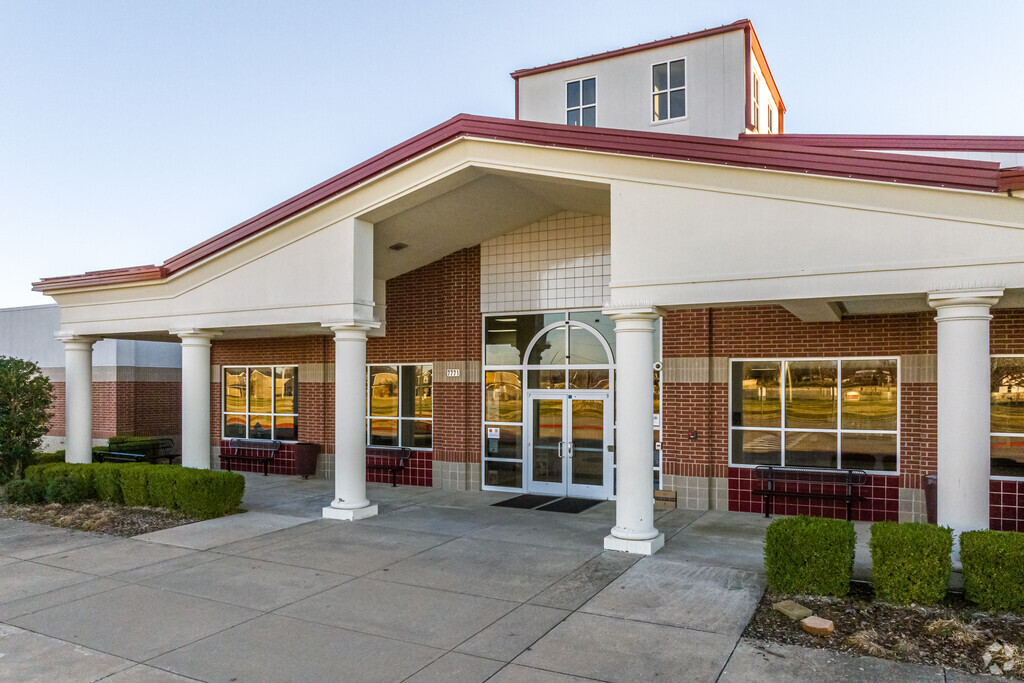 Hellstern Middle School is a public middle school located in Springdale, Arkansas.