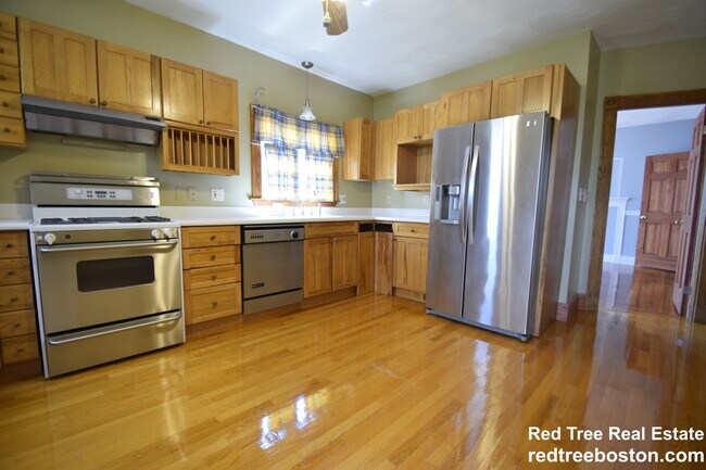 121 Lowell St unit 2, Somerville, MA 02143 - photo 2