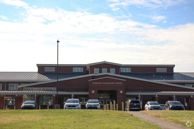 Overdale Elementary School provides education in the neighborhood of 
Hillview.