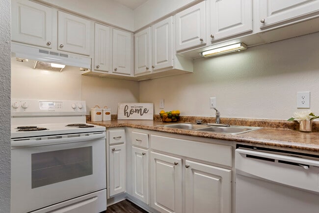 Pear Orchard, Ridgeland, MS 39157 - photo 6