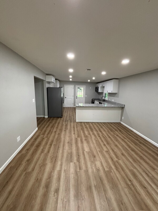 109 E Rogers St, Clinton, MO 64735 - photo 4