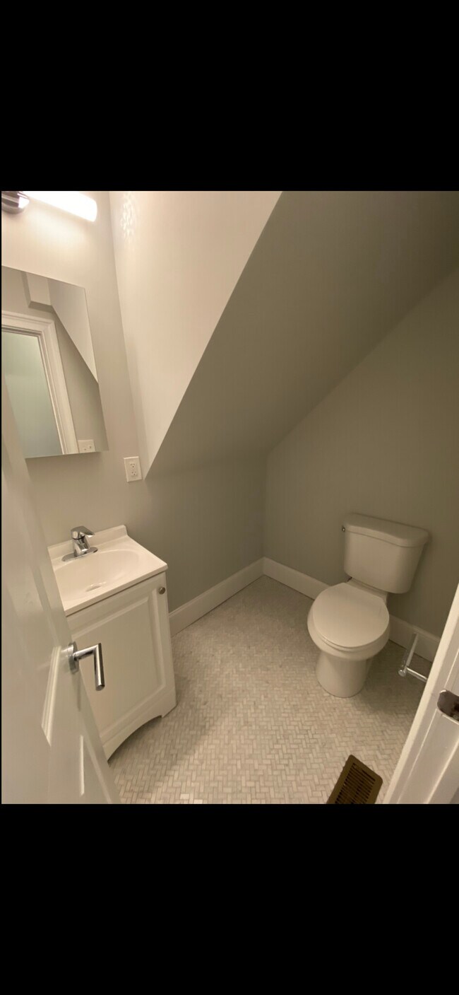 3 Hamilton Rd, Somerville, MA 02144