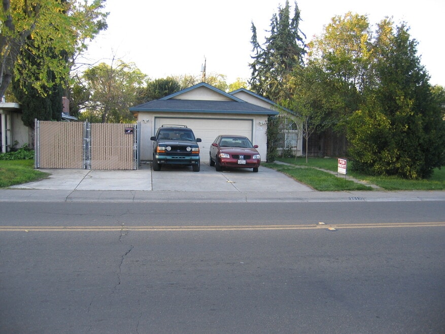 2013 W Swain Rd, Stockton, CA 95207 - photo 1