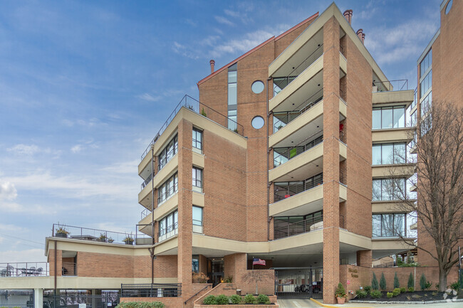 Luxury condos in Licking Riverside can sell for upwards of 1 million dollars.