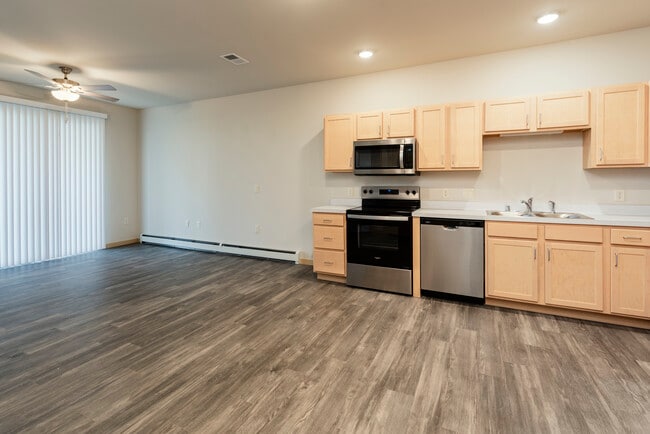 Layton Preserve, Greenfield, WI 53228 - photo 2