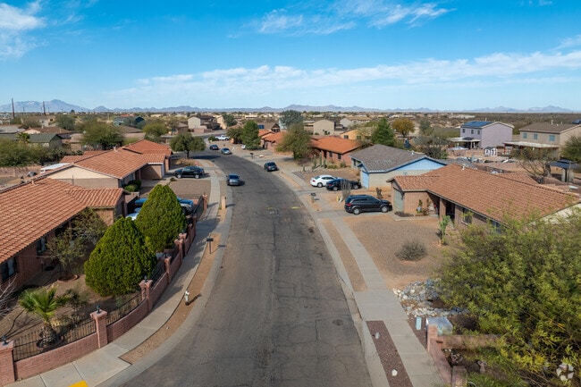 Valencia West has options for subdivisions while still being in a rural setting away from the city of Tucson.