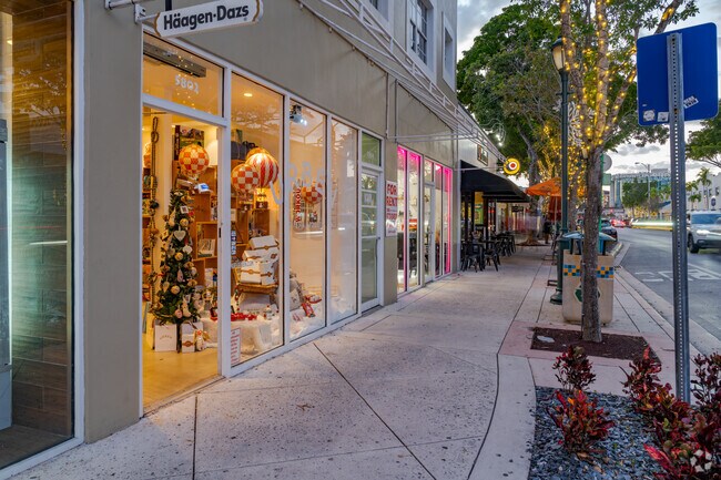 Large sidewalks provide for easy commuting in the South Miami business districts.