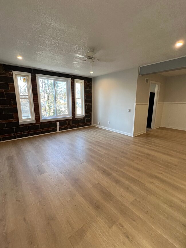 404 Linden Cir unit 3, Huntington, WV 25705 - photo 3