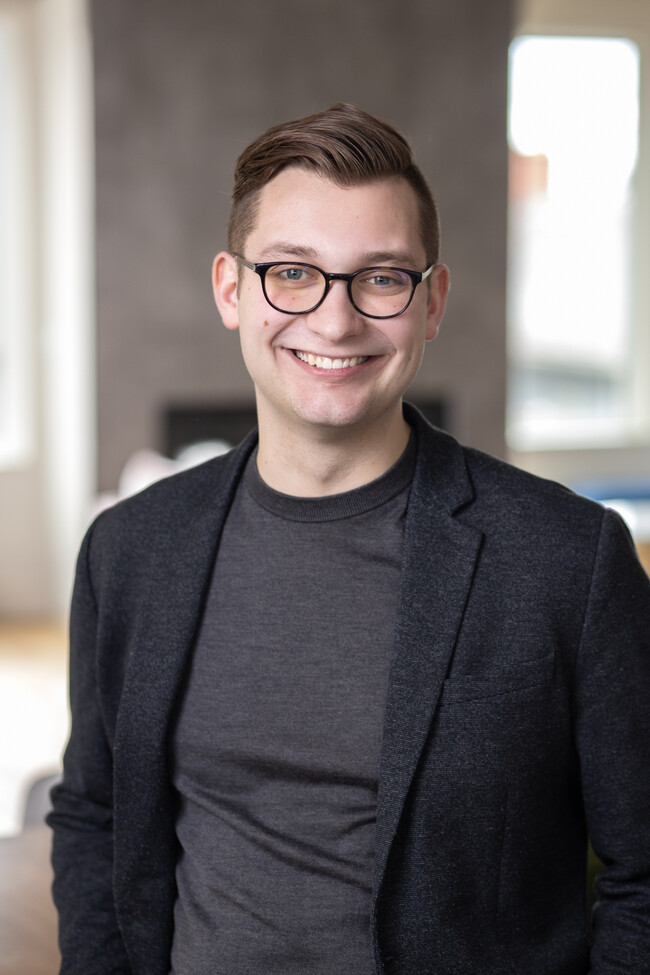 Agent Photo
