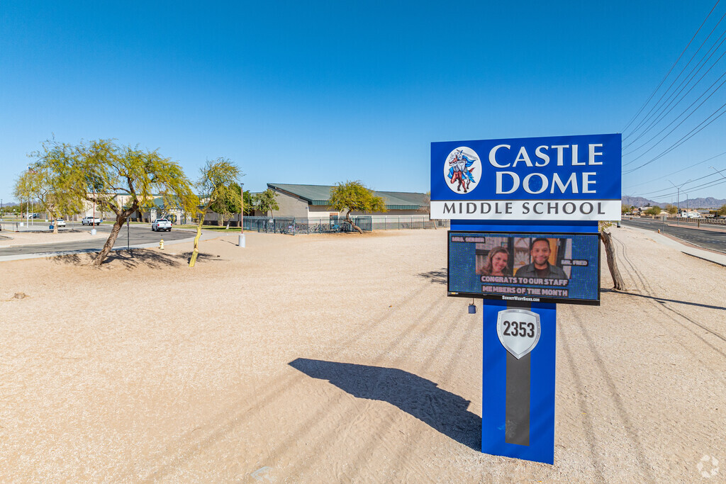 The student-teacher ratio at Castle Dome Middle School is 26:1, facilitating a structured learning environment.