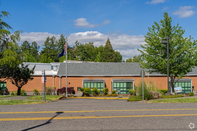 Findley Elementary School scores a 6/10 on Great Schools.