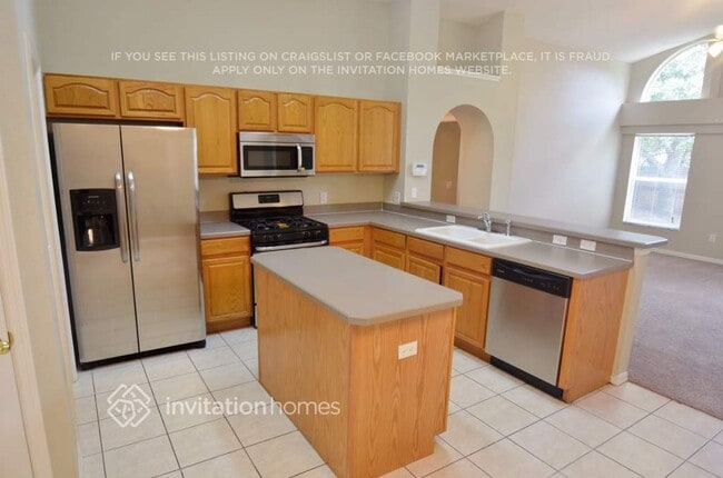 7029 Colony Pointe Dr, Riverview, FL 33578 - photo 4