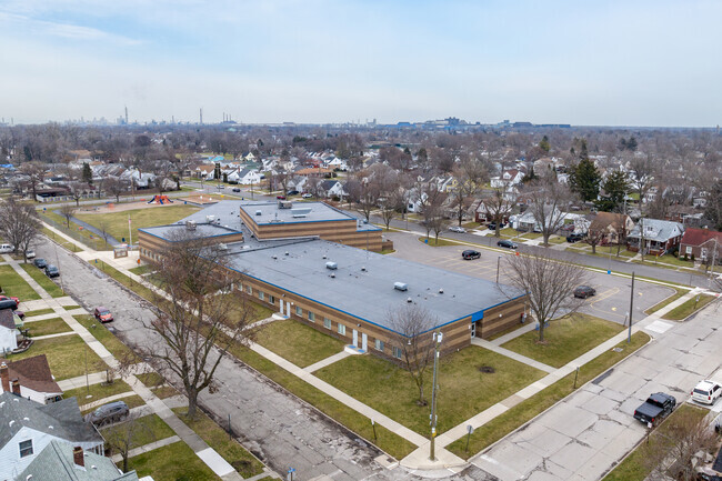 Raupp Elementary School, campus overview.