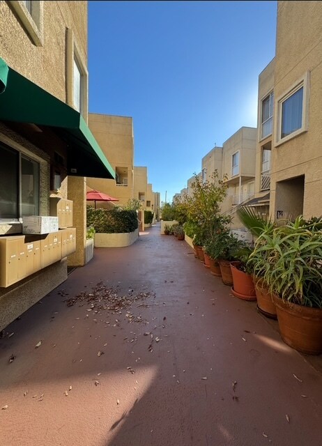 108 W Maple St unit 2, Glendale, CA 91204 - photo 1