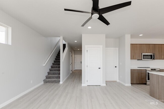 216 Moose St, Horseshoe Bend, ID 83629 - photo 5