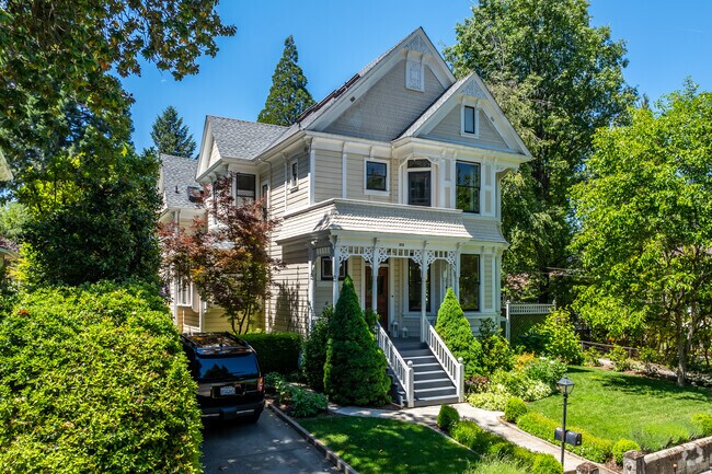 Historic Victorian homes are common throughout Nevada City.