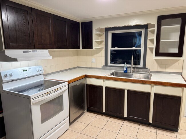 115 Vermont St unit 1, West Roxbury, MA 02132 - photo 2