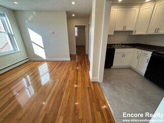 306 Tappan St Unit 8, Brookline, MA 02445