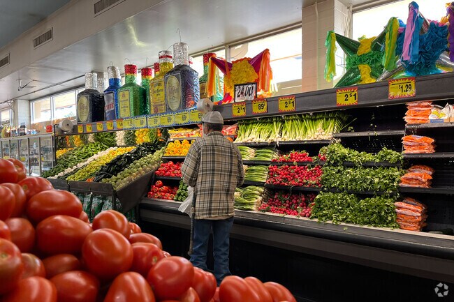 Residents of Santa Cruz Southwest frequent Food City for groceries.